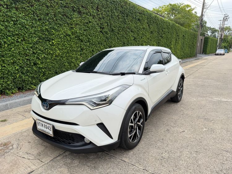 รถ Toyota C-HR 1.8 HV Hi สี ขาว