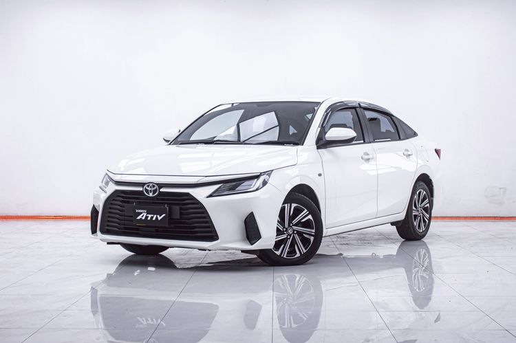 รถ Toyota Yaris ATIV 1.2 Sport สี ขาว