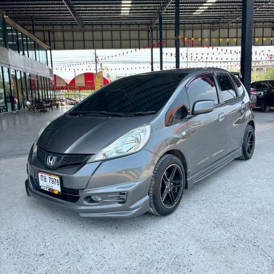รถ Honda Jazz 1.5 V สี เทา