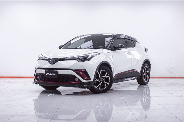 รถ Toyota C-HR 1.8 HV Hi สี ขาว