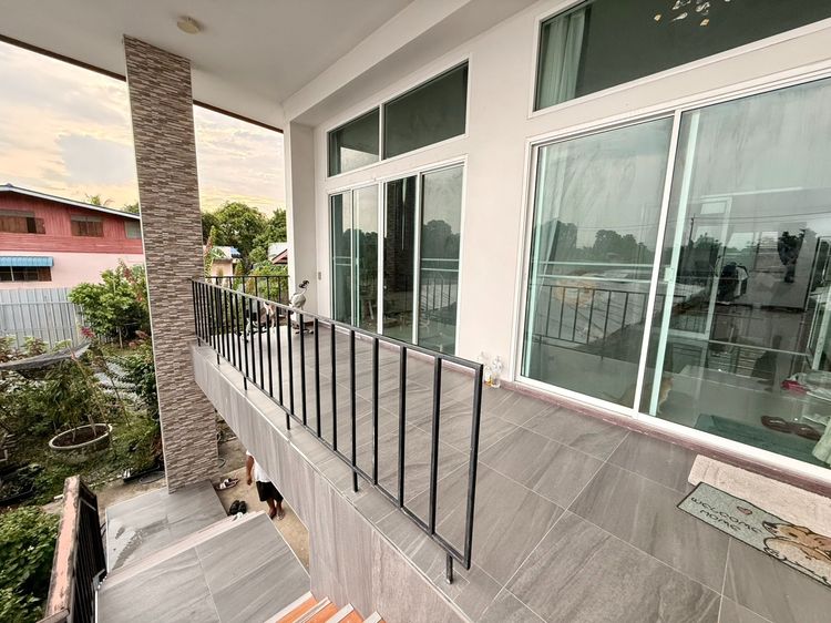 มีบางส่วน ขายบ้านเดี่ยว 2 หลัง พร้อมที่ดิน ขนาด 409 ตร.ว. พร้อมกิจการ ใกล้รถไฟฟ้า MRT สถานีแยกติวานนท์ บางกรวย นนทบุรี รูปที่ 3