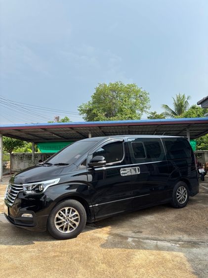 รถ Hyundai H-1  2.5 Elite Plus สี ดำ