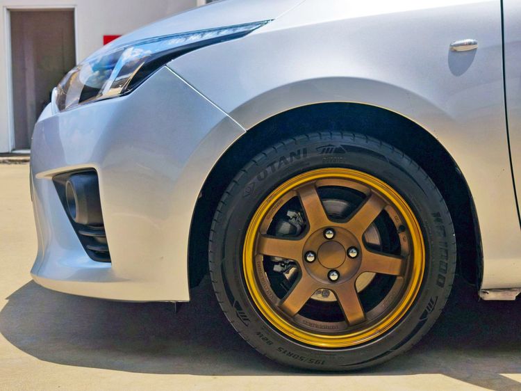 Toyota Yaris 2015 1.2 E Sedan เบนซิน ไม่ติดแก๊ส เกียร์อัตโนมัติ เงิน รูปที่ 3