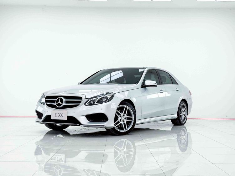 รถ Mercedes-Benz E-Class E300 สี ขาว