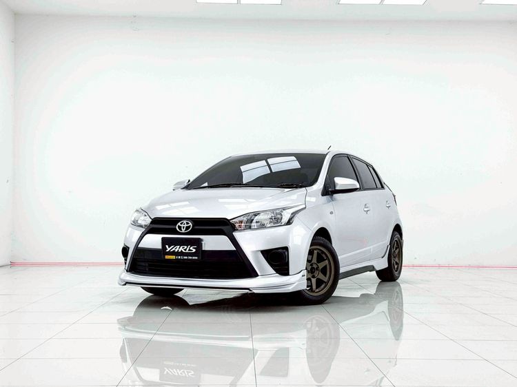 รถ Toyota Yaris 1.2 J สี เทา