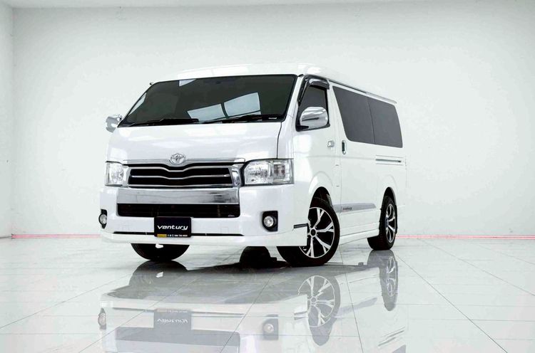 รถ Toyota Ventury 3.0 G สี ขาว