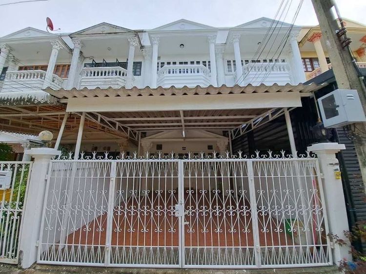 ให้เช่าบ้านทาวน์เฮ้าส์3ชั้น ประชาอุทิศ12 เขตราษฎร์บูรณะ จอดรถได้2คัน 4นอน 3น้ำ พร้อมเคาน์เตอร์ครัว ใกล้ทางด่วน ใกล้สะพานภูมิพล