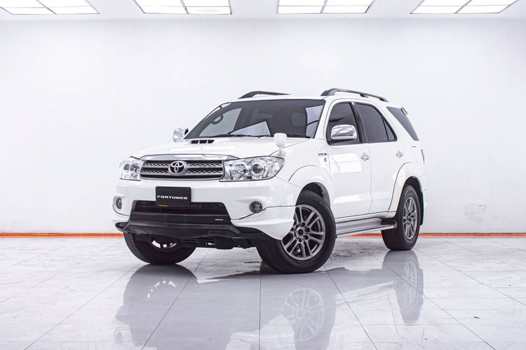 Toyota Fortuner 2010 3.0 TRD Sportivo 4WD Utility-car ดีเซล ไม่ติดแก๊ส เกียร์อัตโนมัติ ขาว