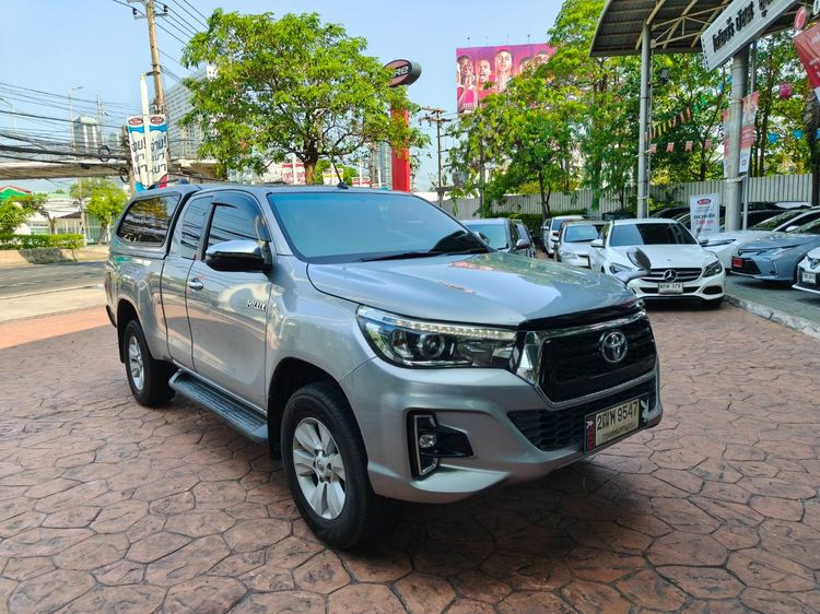 รถ Toyota Hilux Revo 2.4 Prerunner E สี เทา