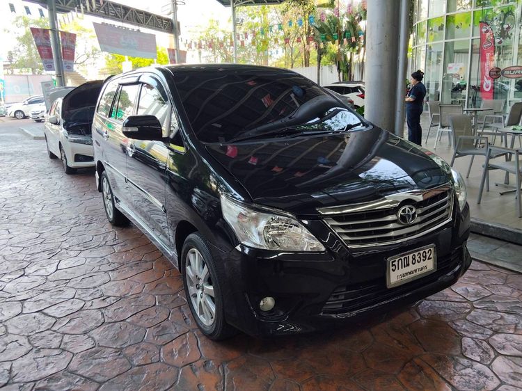 รถ Toyota Innova 2.0 V สี ดำ