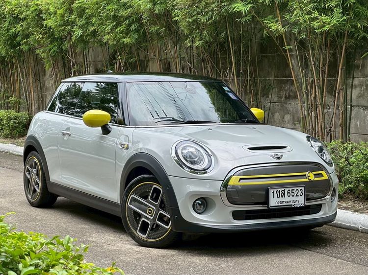 รถ Mini Hatch Cooper SE สี ขาว