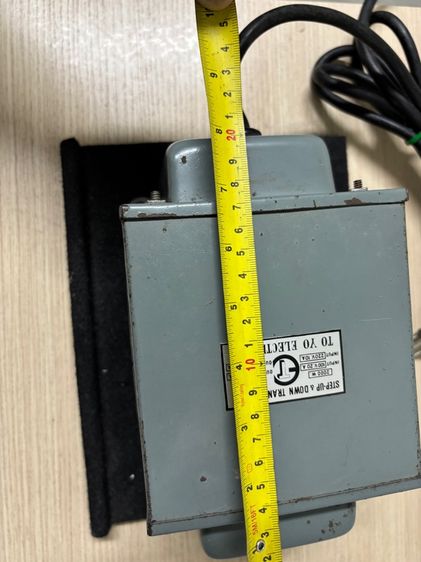 หม้อแปลงไฟ  220 V เป็น 100 V  20 A. 2000 W ไว้ใช้กับเครื่องเสียงญี่ปุ่นหนัก 15 กิโลลูกใหญ่ไม่ได้ใช้ครับขายถูก