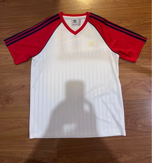 เสื้อกีฬา adidas แท้ แบบผ้าลายในตัว สภาพใหม่มากครับ