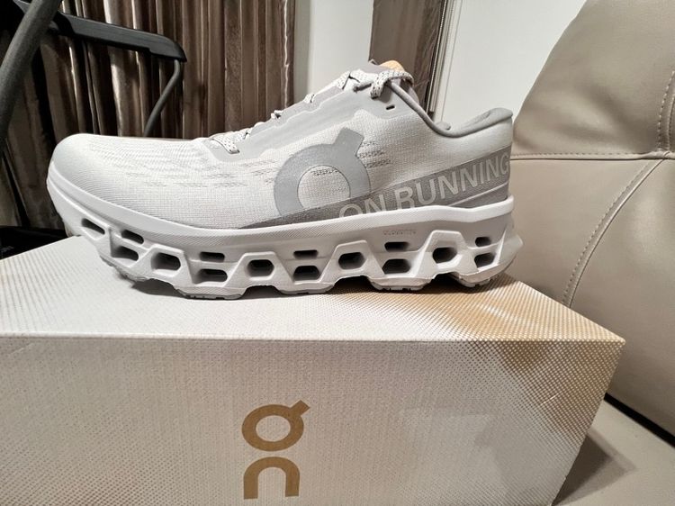 รองเท้าชาย Cloudmonster 3 สี White  Wolf รูปที่ 3