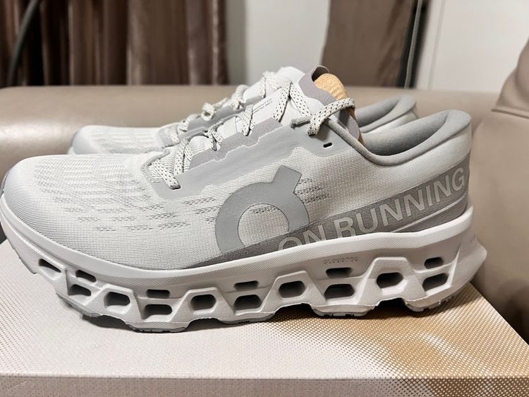 รองเท้าชาย Cloudmonster 3 สี White  Wolf