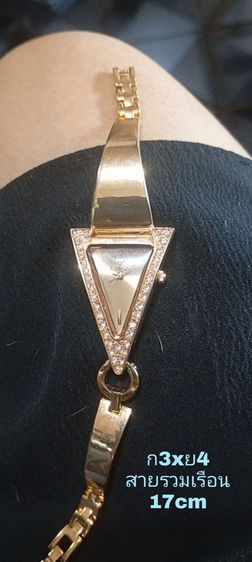 นาฬิกา GUESS ทรงสามเหลี่ยม สีทองล้อมเพชร ดีไซน์หรู Rare Item