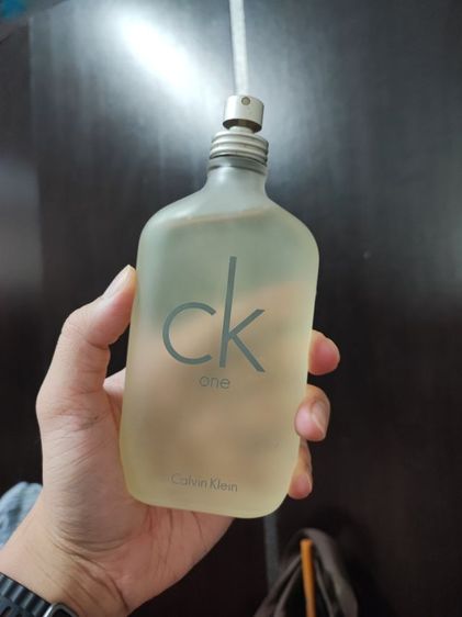 น้ำหอม ck one 200 ml ของแท้ มือสอง เหลือเยอะ