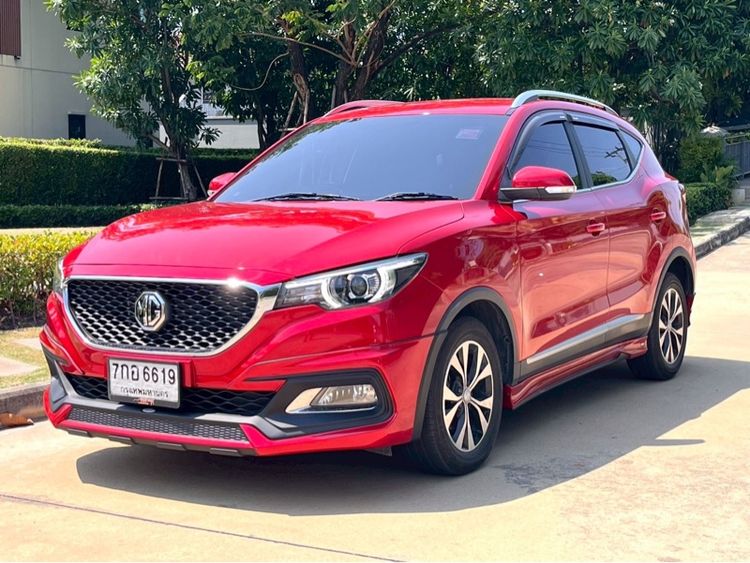 รถ MG ZS 1.5 D สี แดง