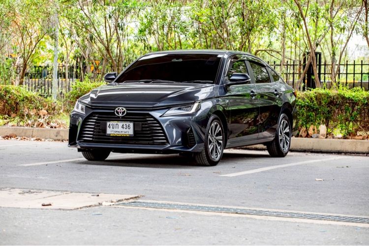 Toyota Yaris ATIV 2023 1.2 Premium Sedan เบนซิน ไม่ติดแก๊ส เกียร์อัตโนมัติ เทา รูปที่ 2