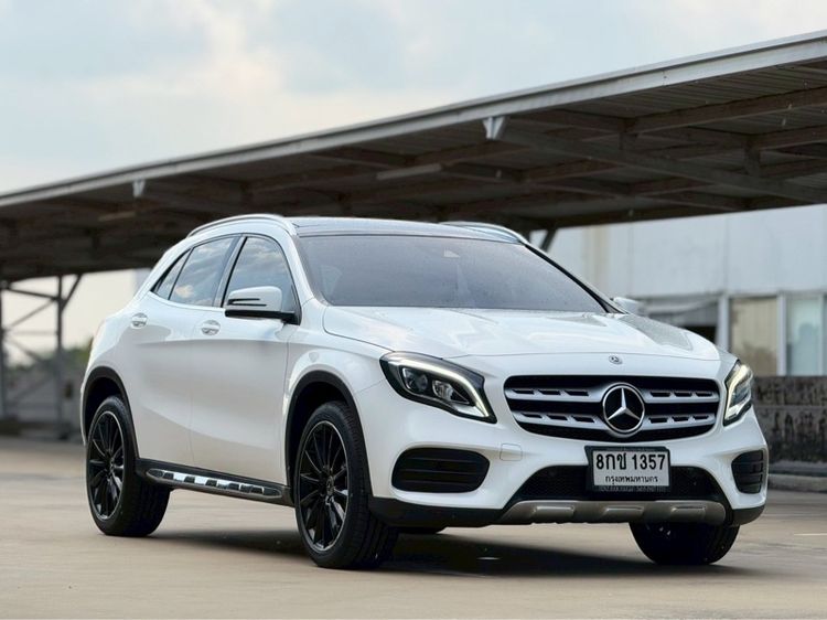 รถ Mercedes-Benz GLA-Class GLA250 สี ขาว