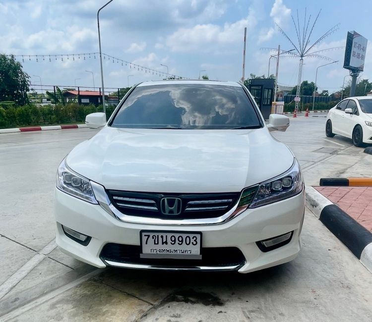 รถ Honda Accord 2.0 Hybrid สี ขาว