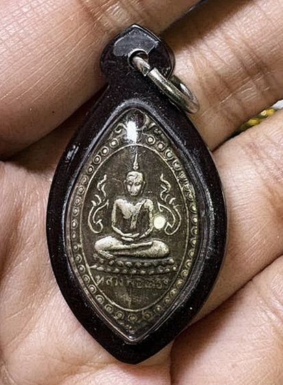 พระเหรียญเก่าเลี่ยมกรอบเก่า