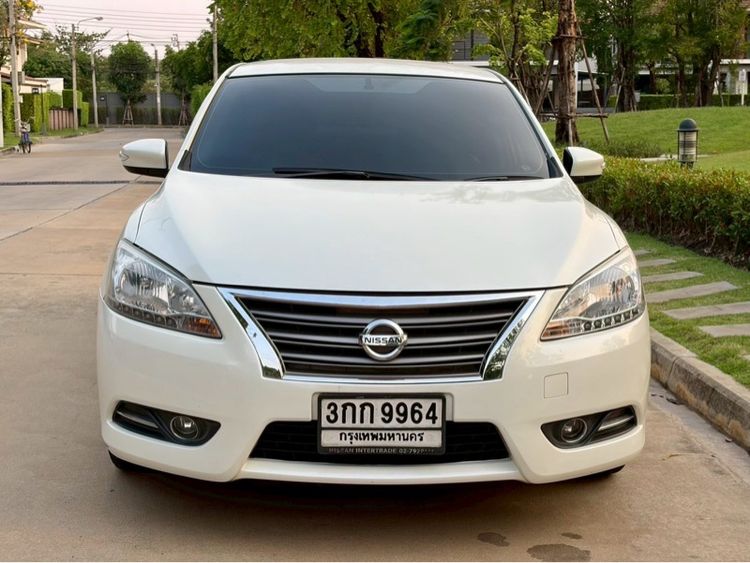 รถ Nissan Sylphy 1.6 V สี ขาว