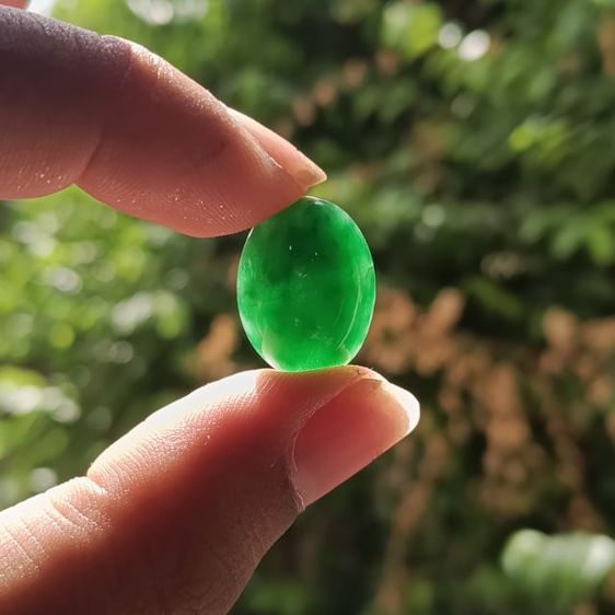 หยกเม็ดใหญ่เนื้อสวย แกะออกจากตัวเรือนทองแท้  10ct.กว่าๆ