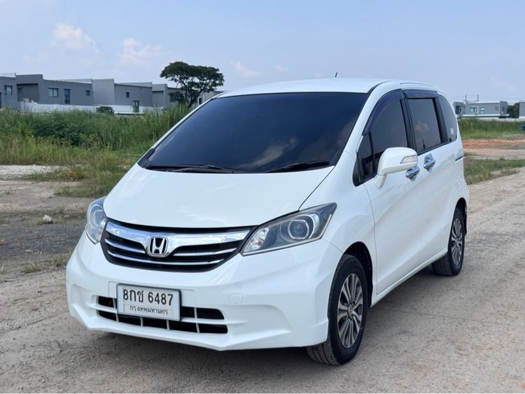 รถ Honda Freed 1.5 EL สี ขาว