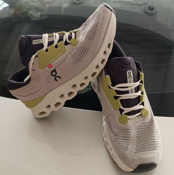 ขาย ON Cloud Startus 3 นิยม size 40-255cm สภาพสวย ของแท้