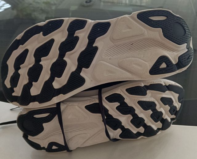 ขายถูก Hoka Clifton 9 สีดำ ขาวนิยม size 44-280cm สภาพสวย ของแท้ รูปที่ 6
