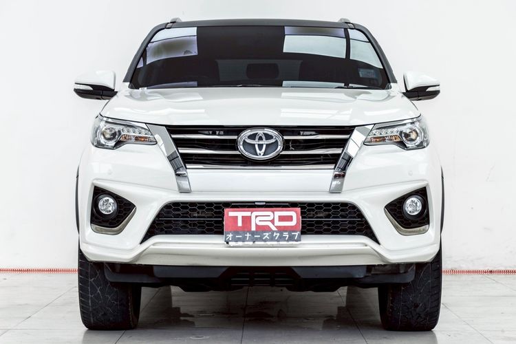 Toyota Fortuner 2017 2.8 TRD Sportivo 4WD Utility-car ดีเซล ไม่ติดแก๊ส เกียร์อัตโนมัติ ขาว รูปที่ 4
