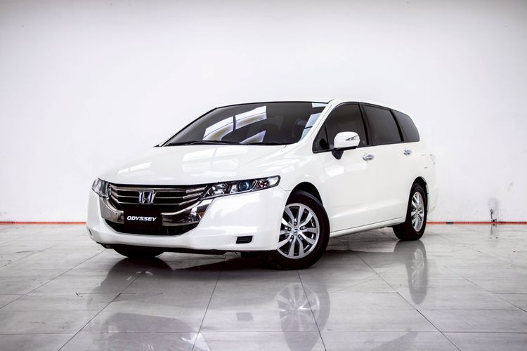 รถ Honda Odyssey 2.4 JP สี ขาว