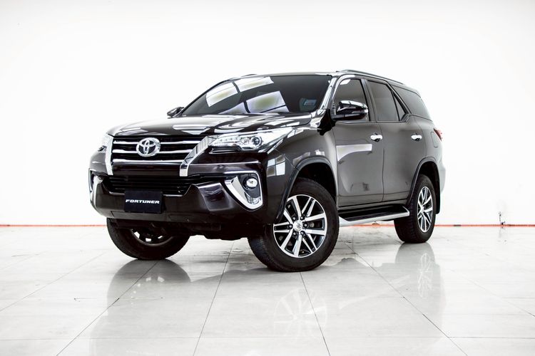 รถ Toyota Fortuner 2.4 G สี น้ำตาล