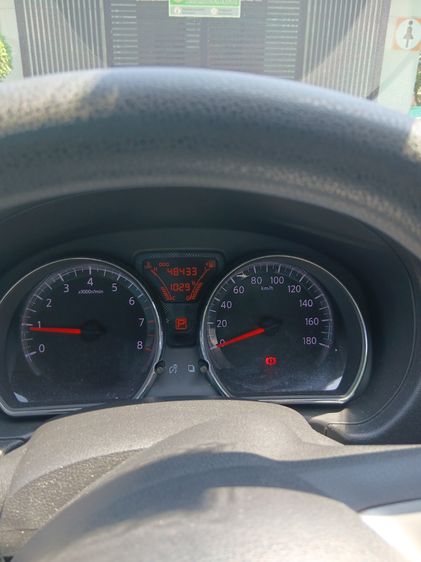 รถ Nissan Almera 1.2 VL สี ขาว