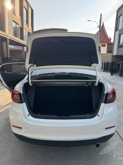 Mazda Mazda 2 2019 1.3 Skyactiv-G Sedan เบนซิน เกียร์อัตโนมัติ ขาว รูปที่ 4