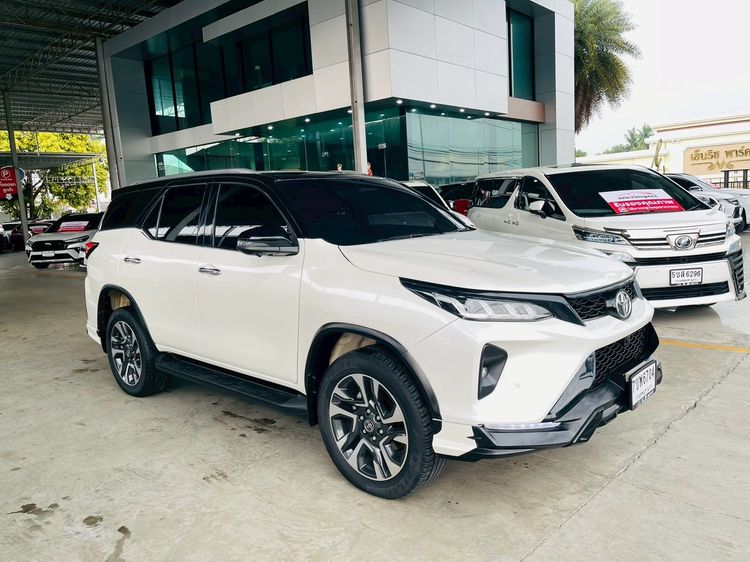 Toyota Fortuner 2021 2.4 Legender Utility-car ดีเซล ไม่ติดแก๊ส เกียร์อัตโนมัติ ขาว รูปที่ 2