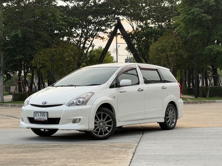 รถ Toyota Wish 2.0 Q Sport Touring II สี ขาว