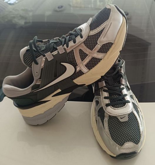 ขาย Nike V2K Run นิยม size44-280cm สภาพเหมือนใหม่ ของแท้