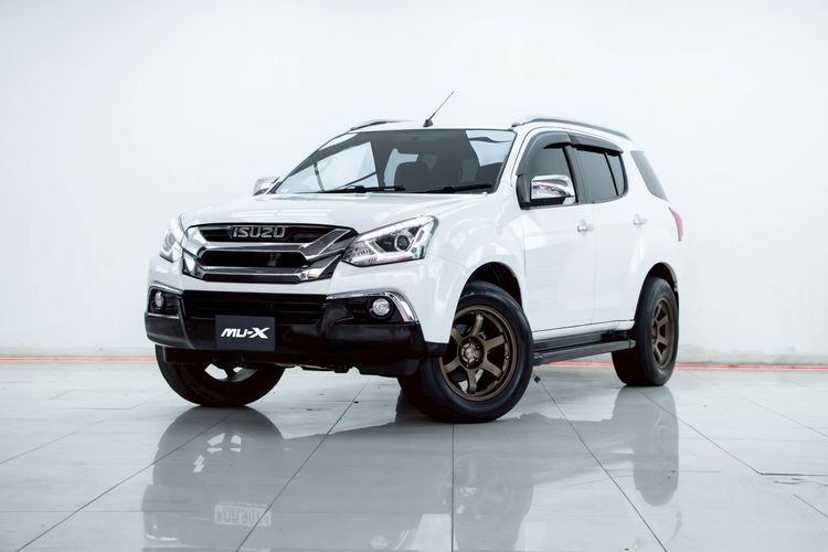 รถ Isuzu MU-X 1.9 สี ขาว