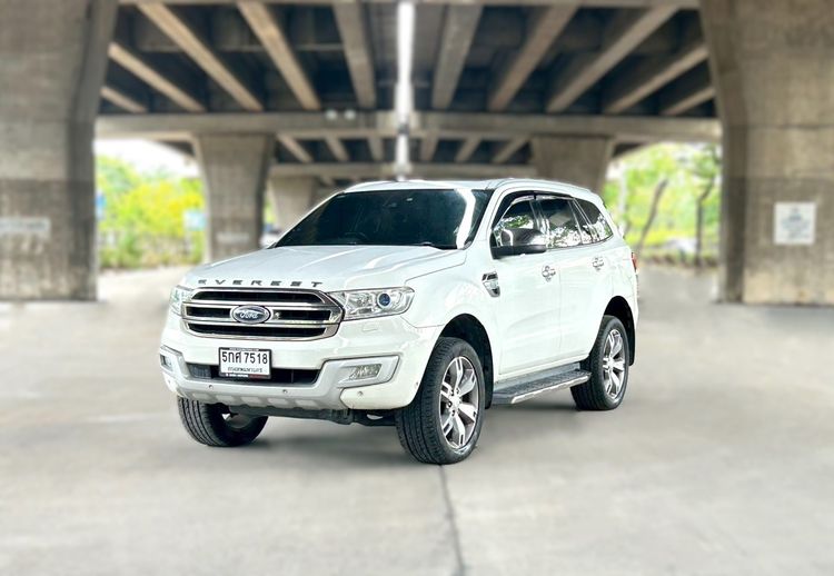 รถ Ford Everest 2.2 Titanium Plus สี ขาว