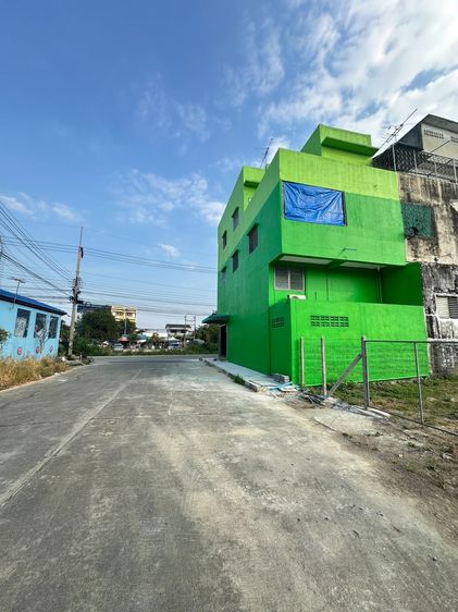 ขายและให้เช่าอาคารพาณิชย์ 3 ชั้น พร้อมโฉนดที่ดิน  อำเภอเมืองนครปฐม จังหวัดนครปฐม