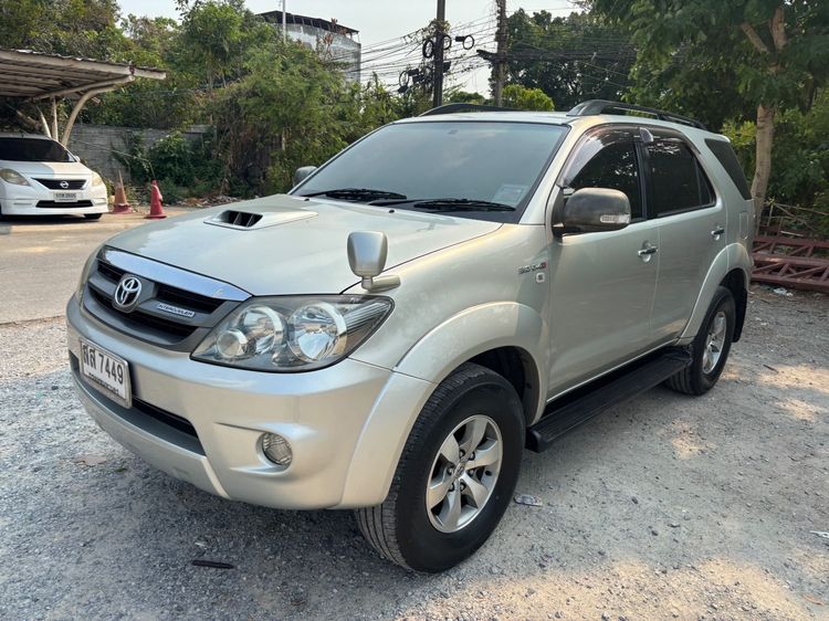 Toyota Fortuner 2006 3.0 V 4WD Utility-car ดีเซล เกียร์อัตโนมัติ บรอนซ์เงิน รูปที่ 2