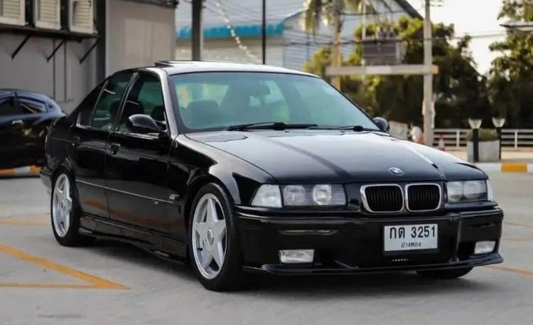 รถ BMW Series 3 325i สี ดำ