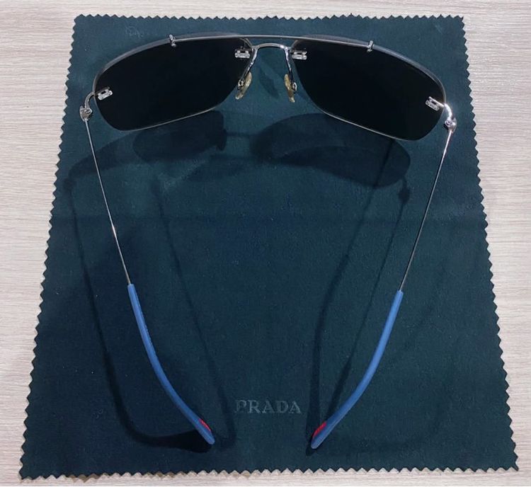 แว่นตากันแดด Prada อุปกรณ์ครบ รูปที่ 5