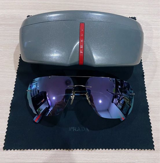 แว่นตากันแดด Prada อุปกรณ์ครบ รูปที่ 2