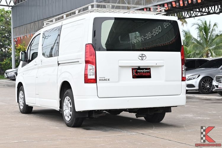 Toyota Hiace 2021 2.8 economy Van ดีเซล ไม่ติดแก๊ส เกียร์ธรรมดา ขาว รูปที่ 3