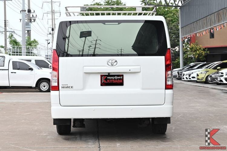 Toyota Hiace 2021 2.8 economy Van ดีเซล ไม่ติดแก๊ส เกียร์ธรรมดา ขาว รูปที่ 4