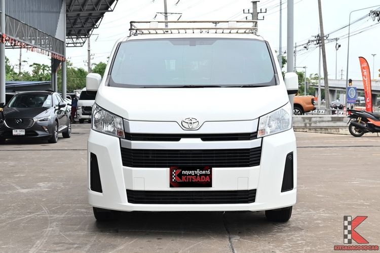 Toyota Hiace 2021 2.8 economy Van ดีเซล ไม่ติดแก๊ส เกียร์ธรรมดา ขาว รูปที่ 2