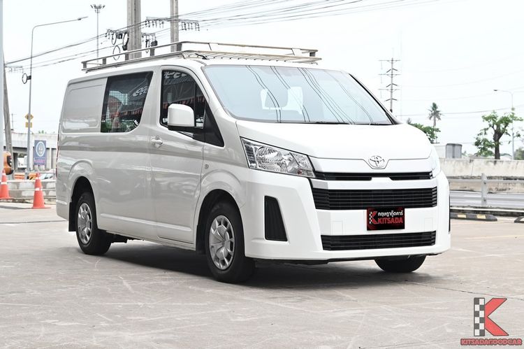 รถ Toyota Hiace 2.8 economy สี ขาว